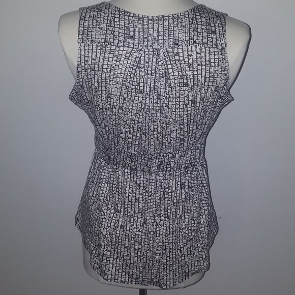 NWOT Banana Republic Sleeveless Blouse - Picture 3 of 6